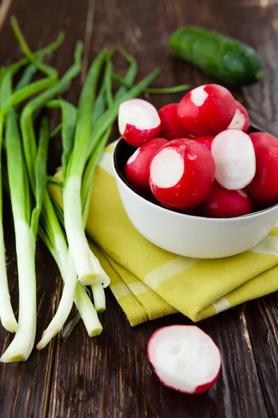 Fresh vegetables ready for a salad, radishes and onions — Stock Photo, Image
