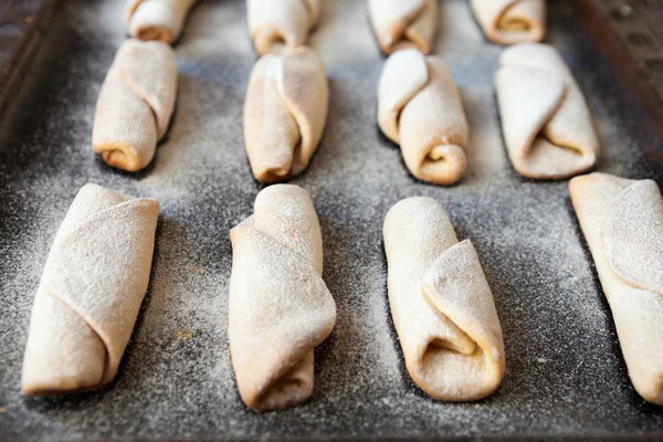 Scones alla vaniglia fatti in casa su una cottura al forno — Foto Stock