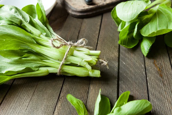 Large bunch of Chinese leaf cabbage, pak choi — Stock Photo, Image