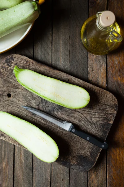 Sliced raw zucchini on the board — Stock Photo, Image
