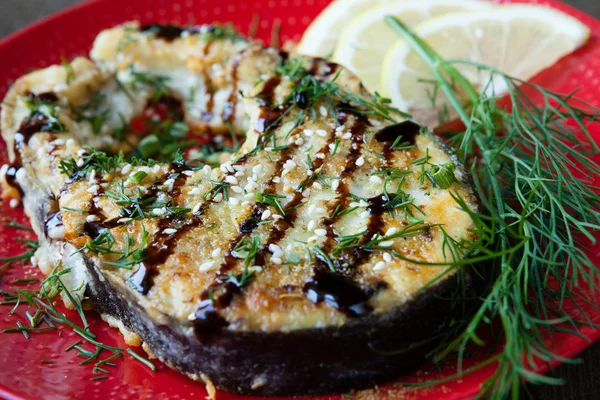 Filete a la parrilla de pescado escolar —  Fotos de Stock