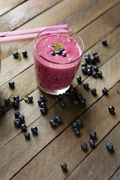 Refreshing summer blueberry smoothie — Stock Photo, Image