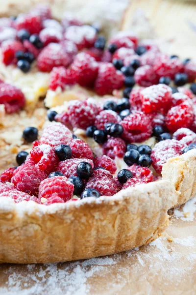 Летний ягодный пирог — стоковое фото