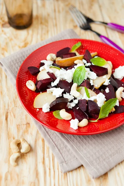 Salad with beets and goat cheese — Stock Photo, Image