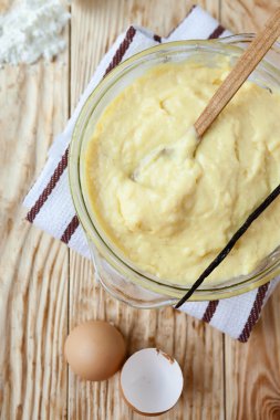 muhallebi? ream bir tencerede