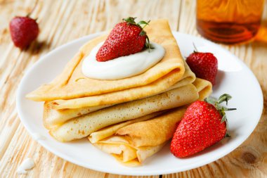 taze çilek ile Pancakes