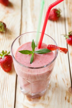 çilekli süt yüzlü