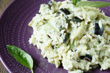 Risotto ile zeytin ve fesleğen