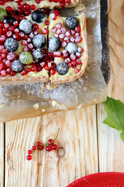 Crisp berry pie with currants — Stock Photo, Image