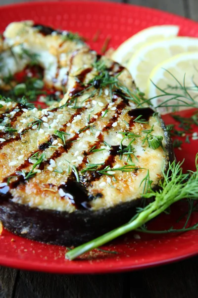 Gegrilltes Filet von Fischescolar und Sojasauce — Stockfoto