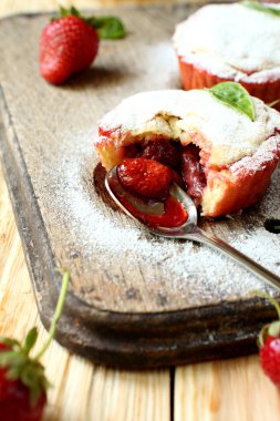 çilek reçeli ile cupcakes