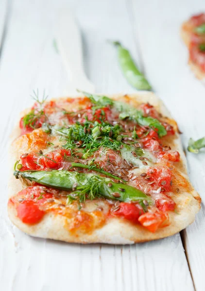 Pita with tomato sauce and vegetables — Stock Photo, Image