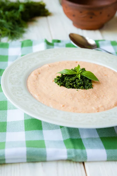 Wortel krim sup dengan krim dan herbal — Stok Foto