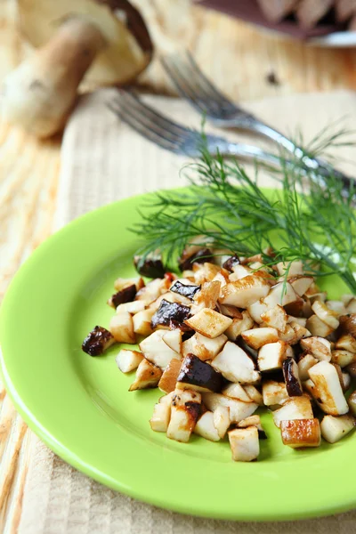 Un plato de champiñones blancos, ceps — Foto de Stock