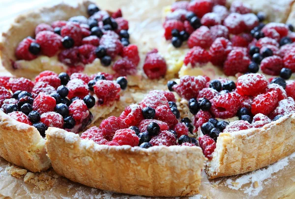 Tart with berries cut into pieces — Stock Photo, Image