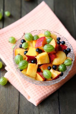 şeftali ve meyveleri taze salata