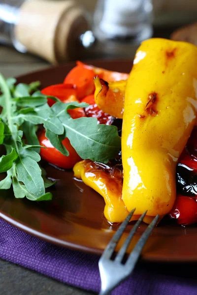 Pečené červené a žluté papriky — Stock fotografie