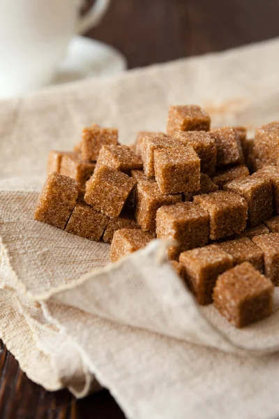 Sucre de canne raffiné dans le tissu — Photo