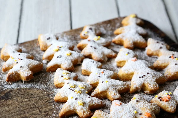 クリスマス ツリーの形でのクリスマスのクッキー — ストック写真