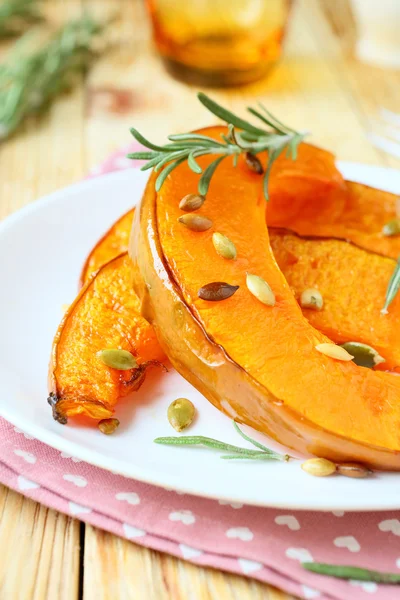 Slices of roasted pumpkin with rosemary — Stock Photo, Image