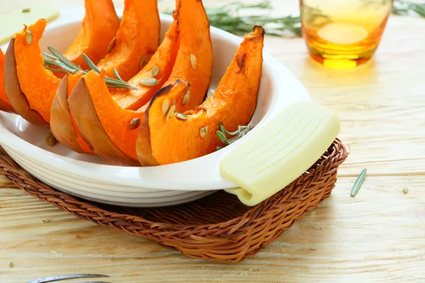 Slices of baked pumpkin in baking dish — Stock Photo, Image