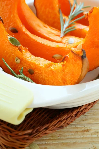 Trozos de calabaza al horno de cerca — Foto de Stock