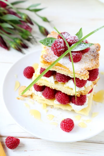 Raspberry dessert with cream air, millefeuille — Stock Photo, Image