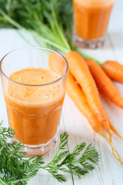 Zumo fresco y zanahorias — Foto de Stock