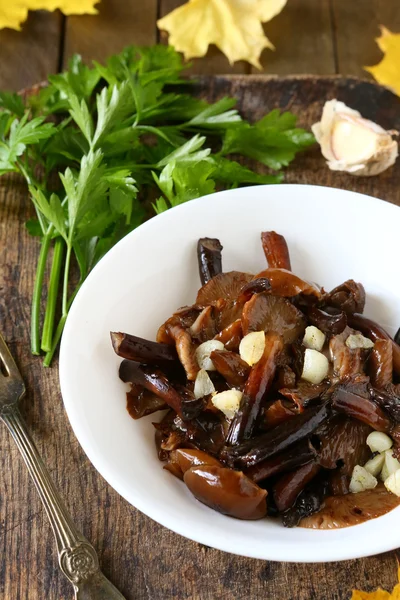 Roasted mushrooms in white bowl — Stock Photo, Image