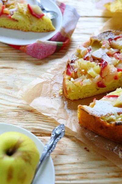 Pastel de manzana redondo de galleta — Foto de Stock