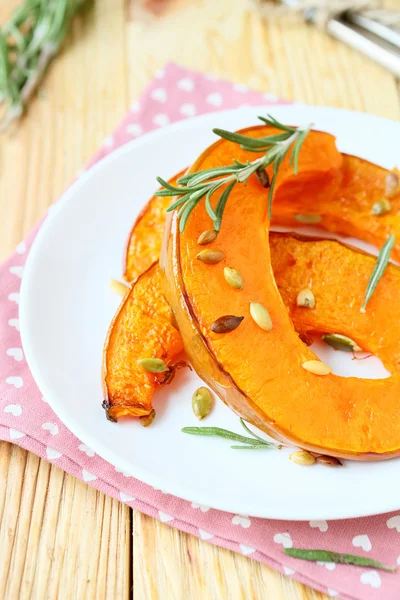 Delicious slices of sweet pumpkin with honey — Stock Photo, Image