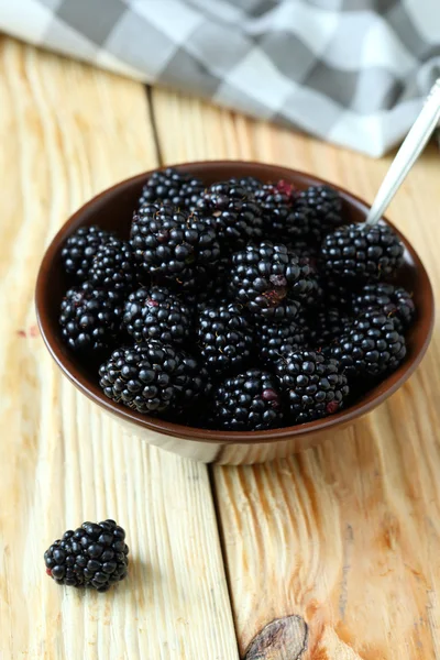 新鲜收获成熟黑莓 — 图库照片