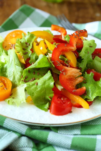 Leckerer und gesunder Gemüsesalat — Stockfoto