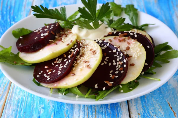 Salad with green apple and beetroot — Stock Photo, Image