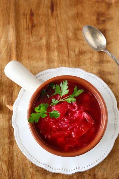 Traditionele Oekraïense Borsjt met bieten — Stockfoto