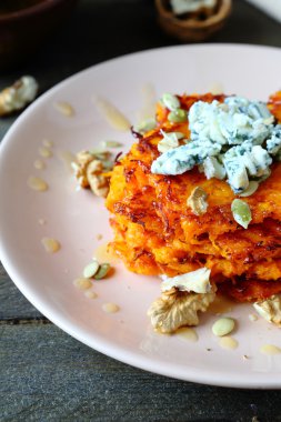 lezzetli kızarmış kabak börek