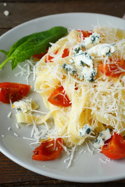 Pasta with blue cheese and tomatoes — Stock Photo, Image