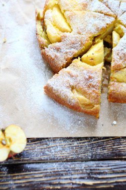 Bal ile lezzetli elma kek