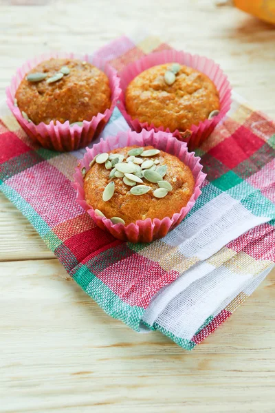 Drie Pompoen muffins met zaden — Stockfoto