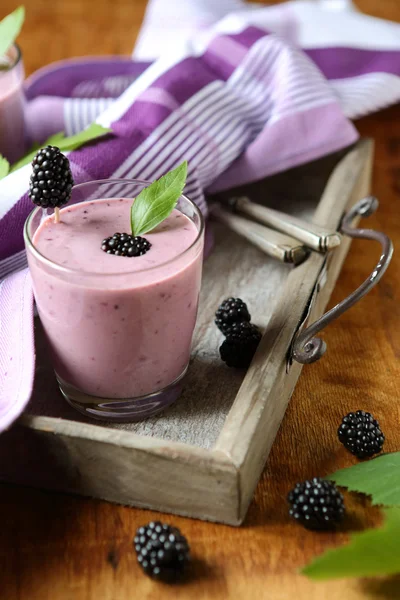 Blåbär-blackberry milkshake — Stockfoto