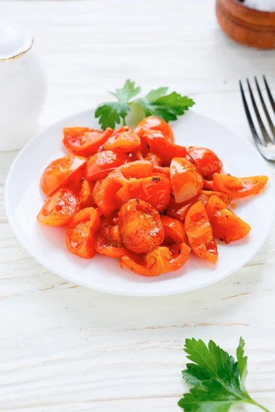 Wedges of roasted cherry tomatoes — Stock Photo, Image