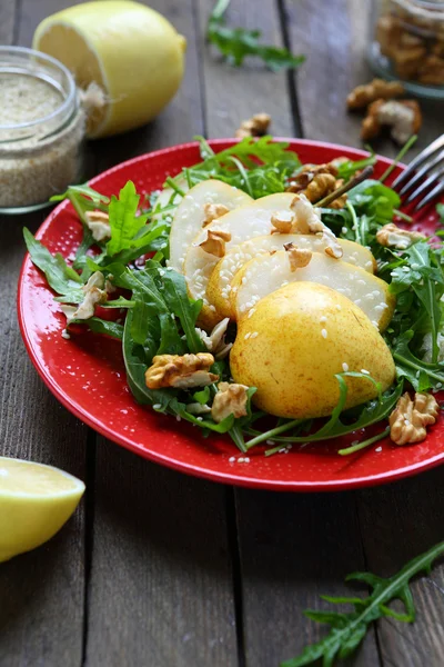 Wintersalat mit Birnenbera — Stockfoto