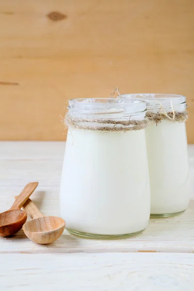 Two jars of Greek yogurt — Stock Photo, Image