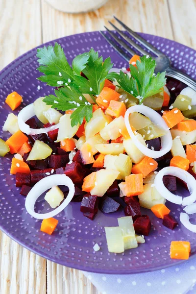 Vegetable salad with baked carrots and beets — Stock Photo, Image