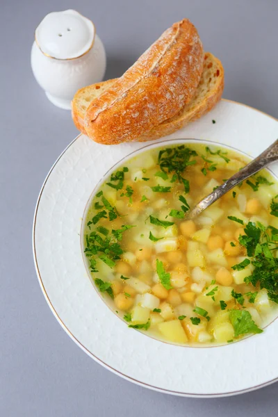 Vegetarian soup with chickpeas and potatoes — Stock Photo, Image