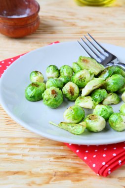 kavrulmuş Brüksel lahanası garnitür