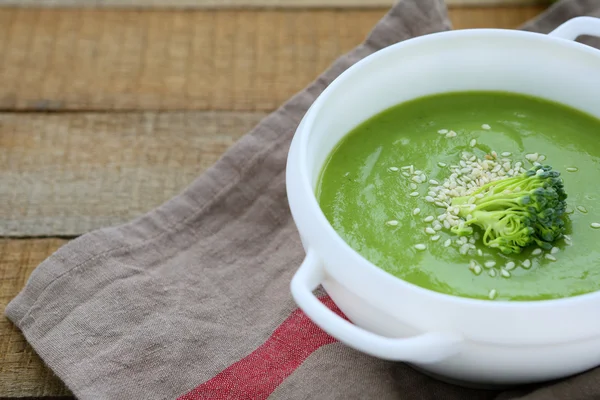 Fresh cream soup with broccoli — Stock Image Fresh cream soup with broccoli Stock Picture