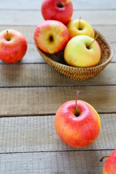 Fresh red and yellow apples — Stock Photo, Image