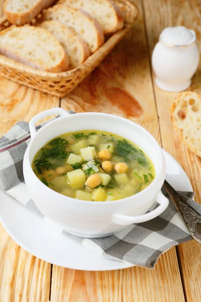 Fresh potato soup with chickpeas — Stock Photo, Image