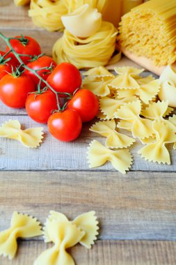 karışık makarna ve domates